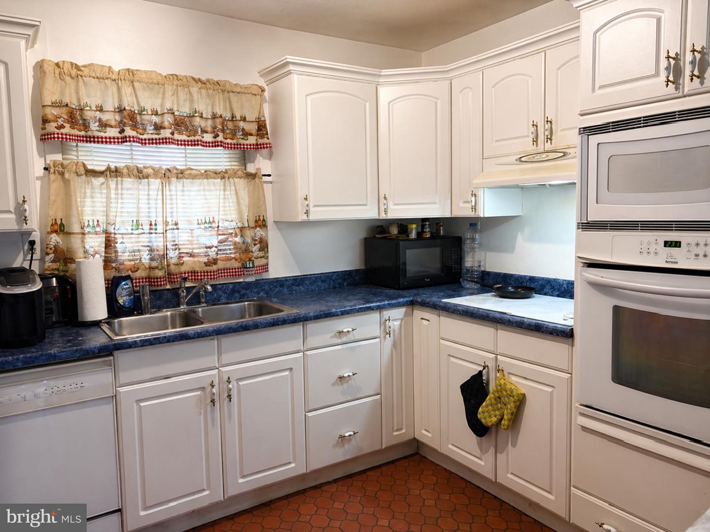 40 Trescott Ln Property Photo 6