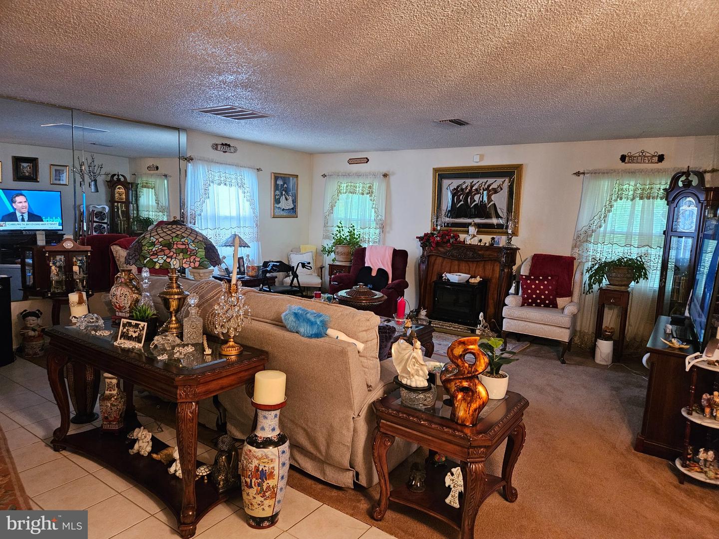 35 Pickwick Ln Property Photo 3