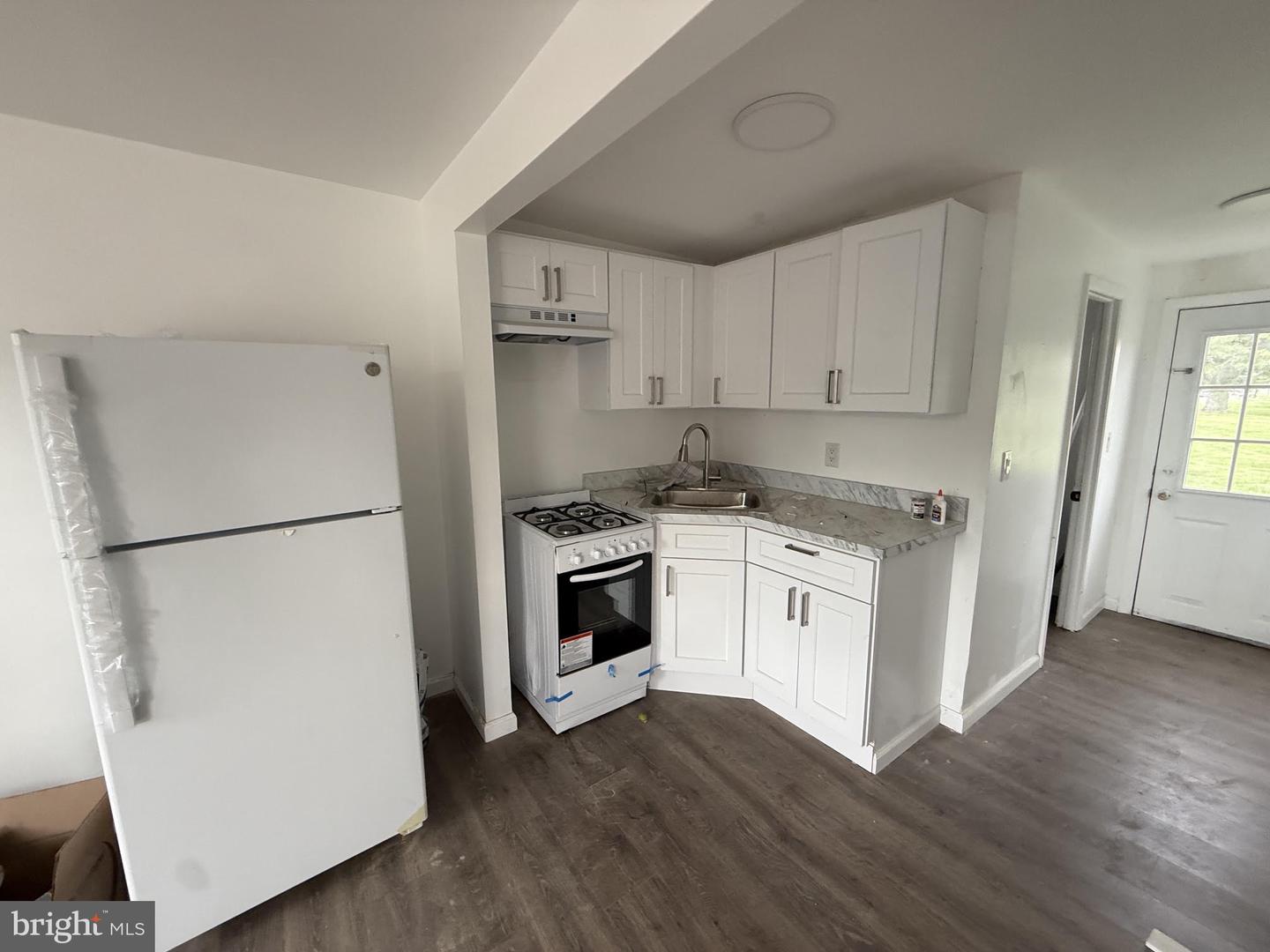 124 E MAIN ST #E Property Photo 1