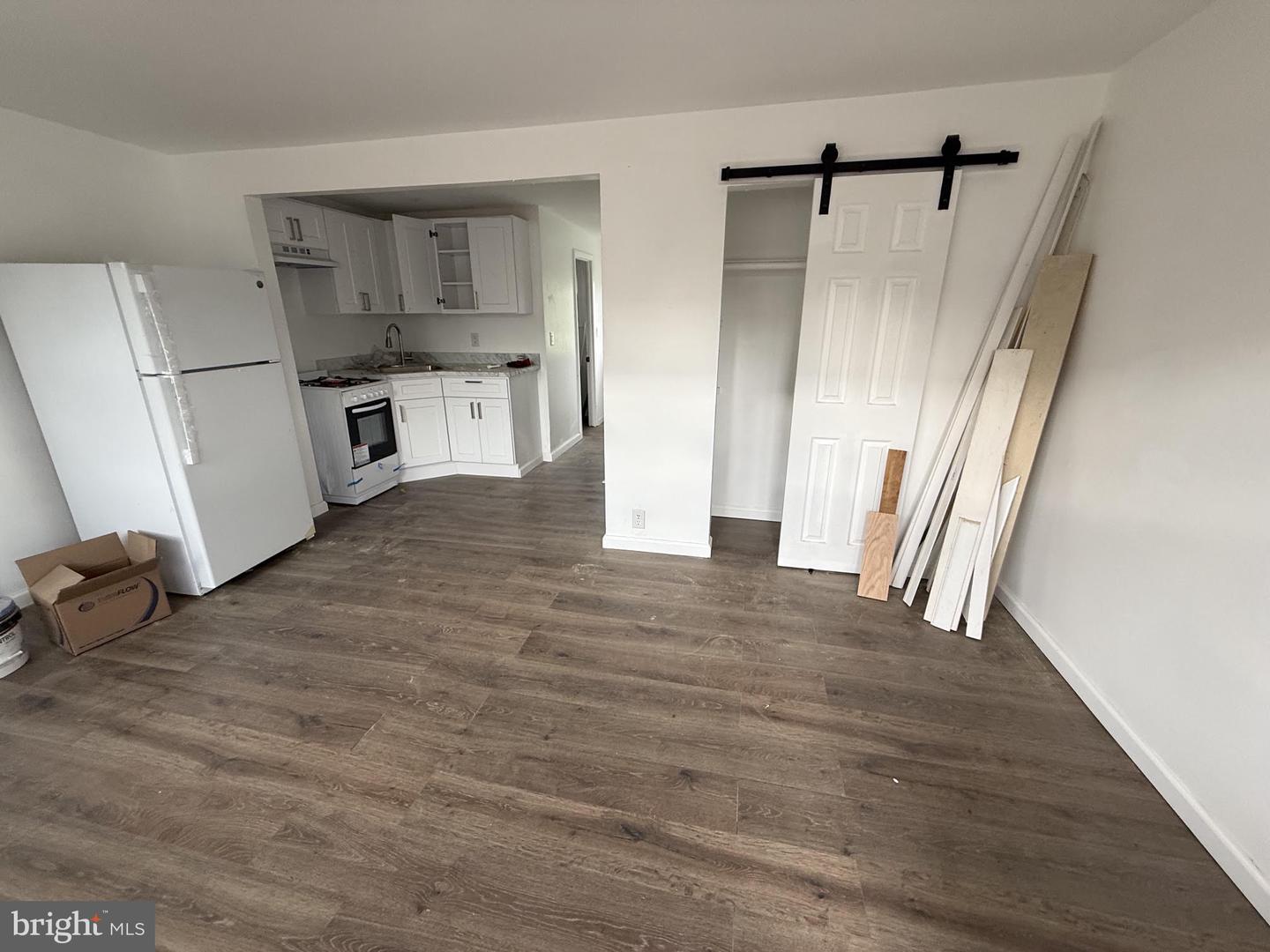 124 E Main St #e Property Photo 2