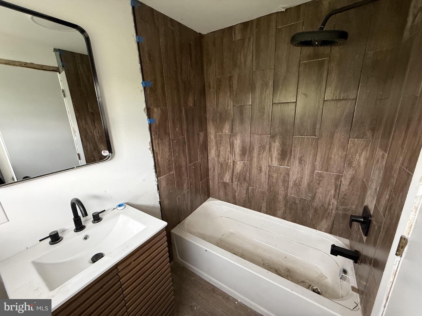 124 E Main St #e Property Photo 3