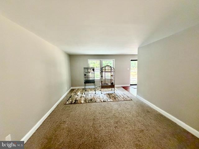202 Oak Ln Property Photo 4