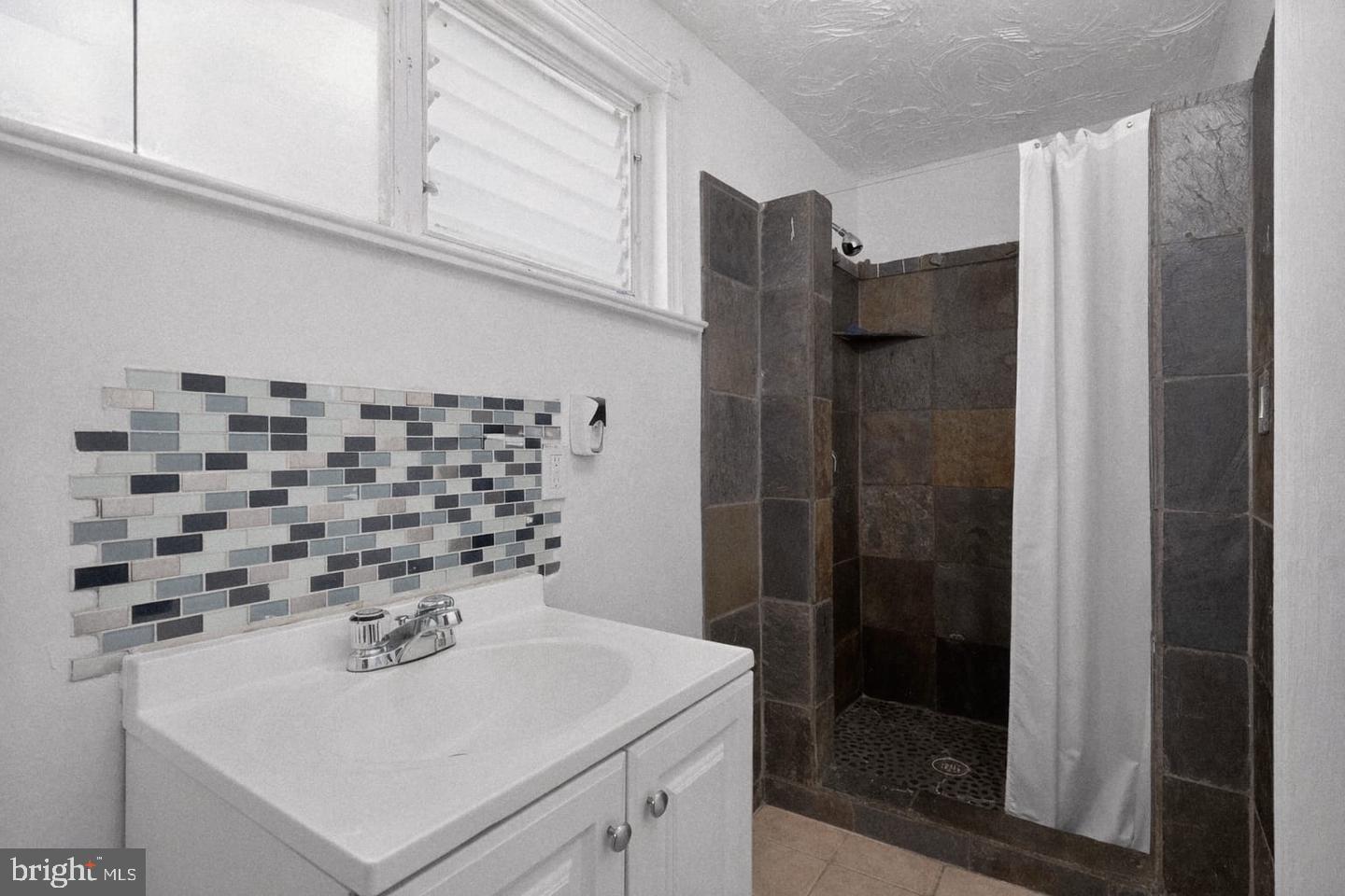 236 Kossuth St Property Photo 10