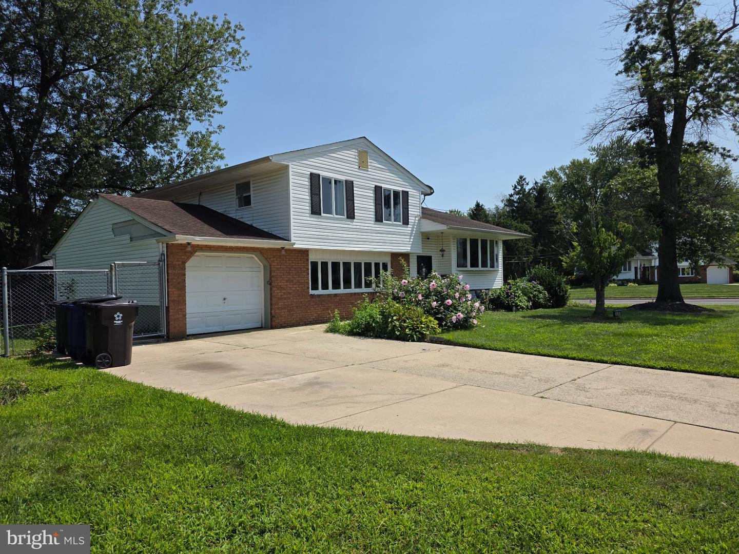 48 Princeton Dr Property Photo 1