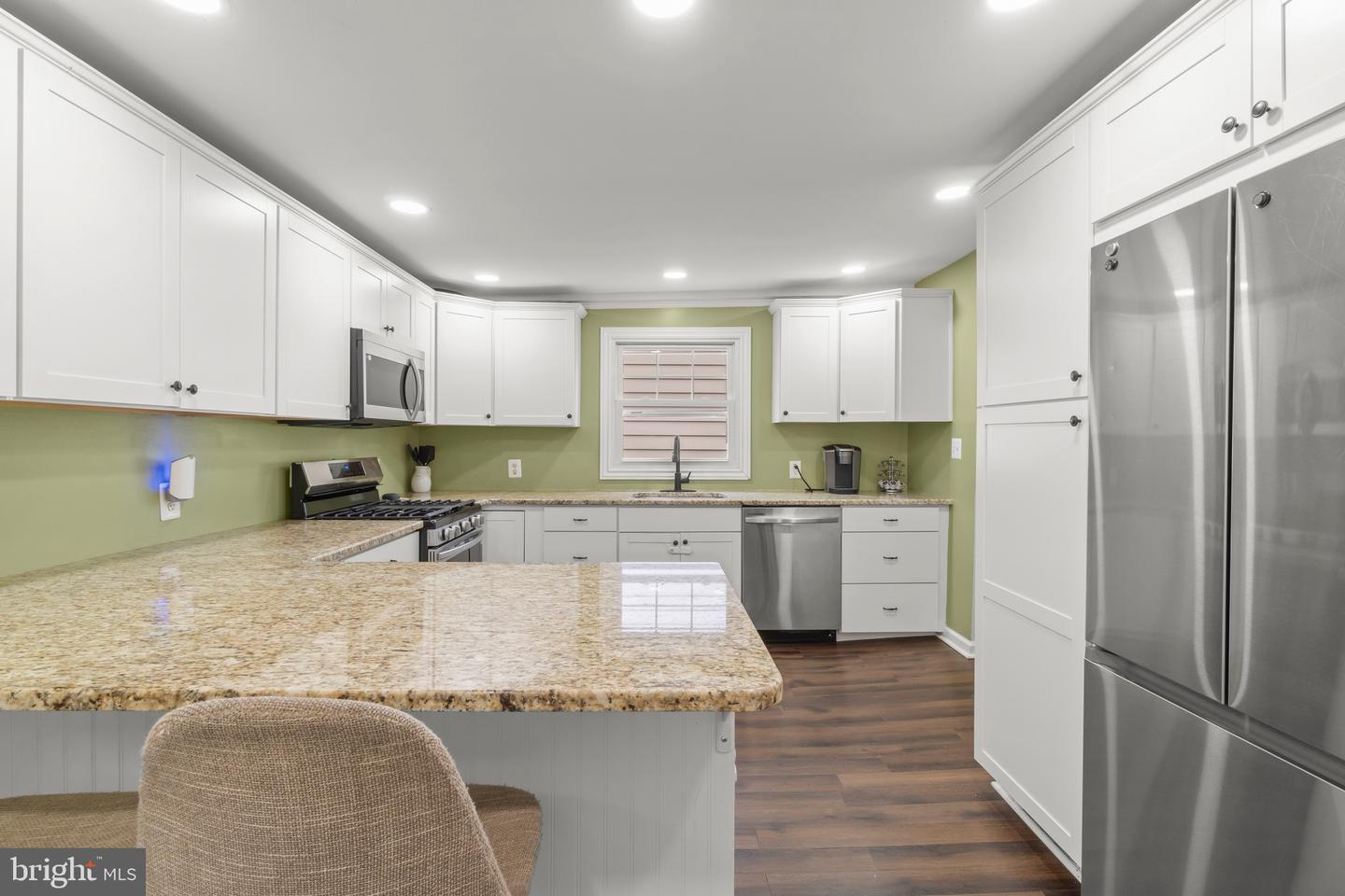 15 N Locust Ave Property Photo 3