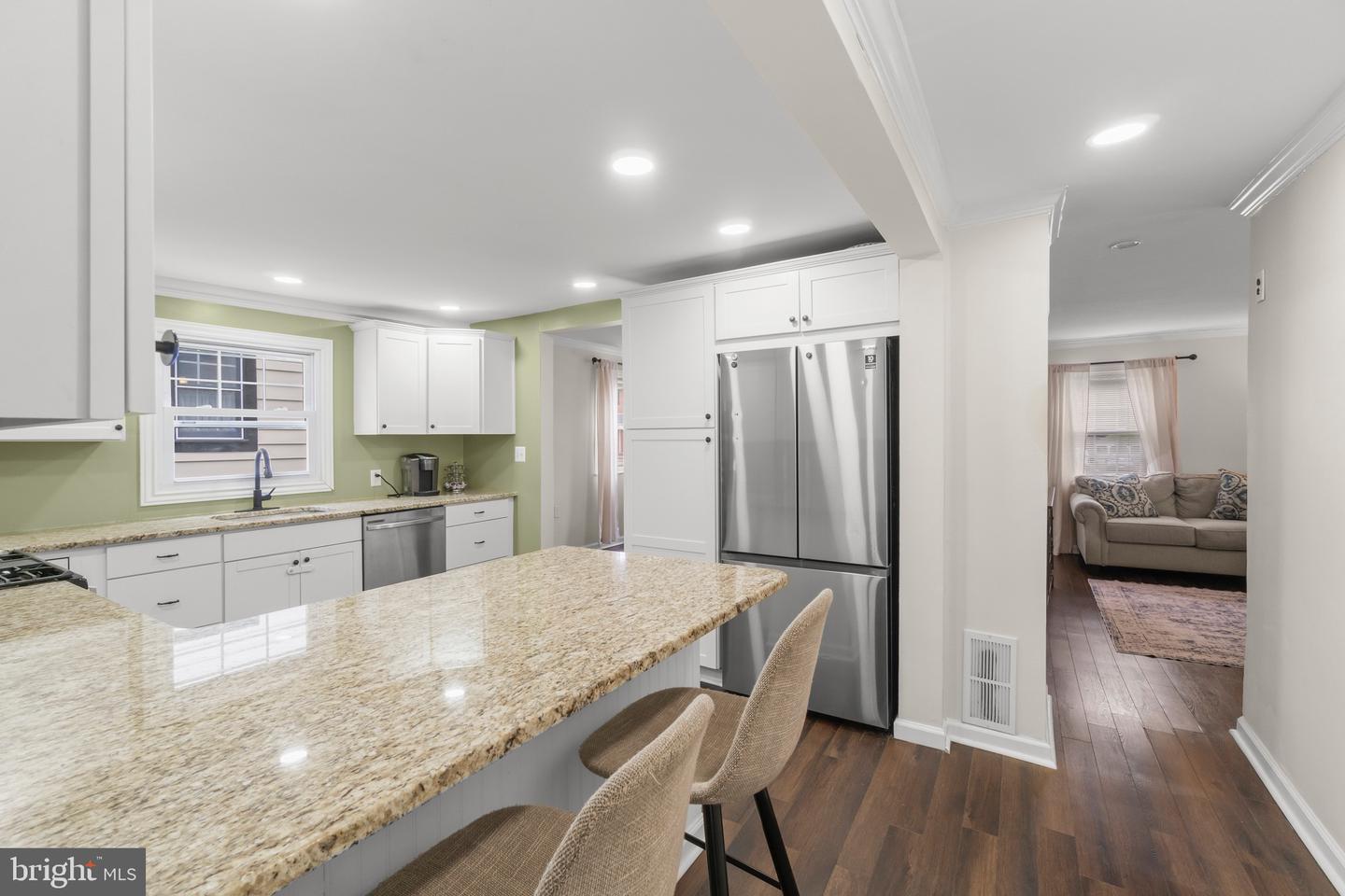 15 N Locust Ave Property Photo 4