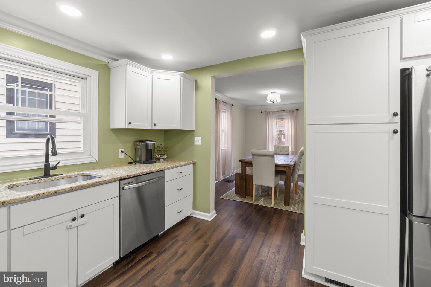 15 N Locust Ave Property Photo 8