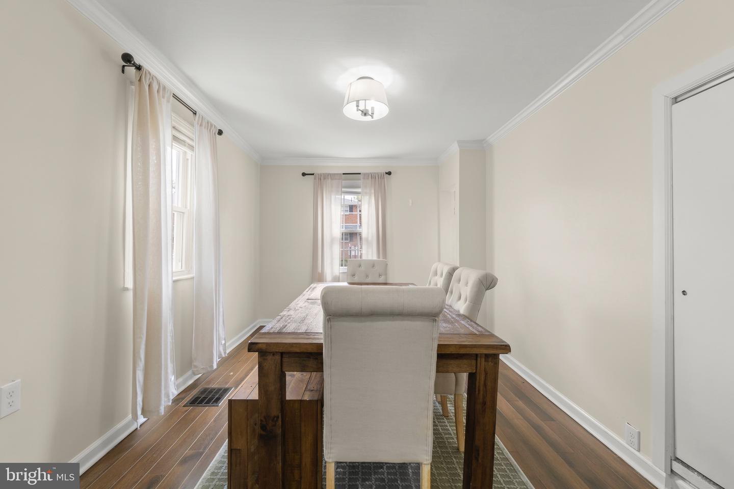 15 N Locust Ave Property Photo 9