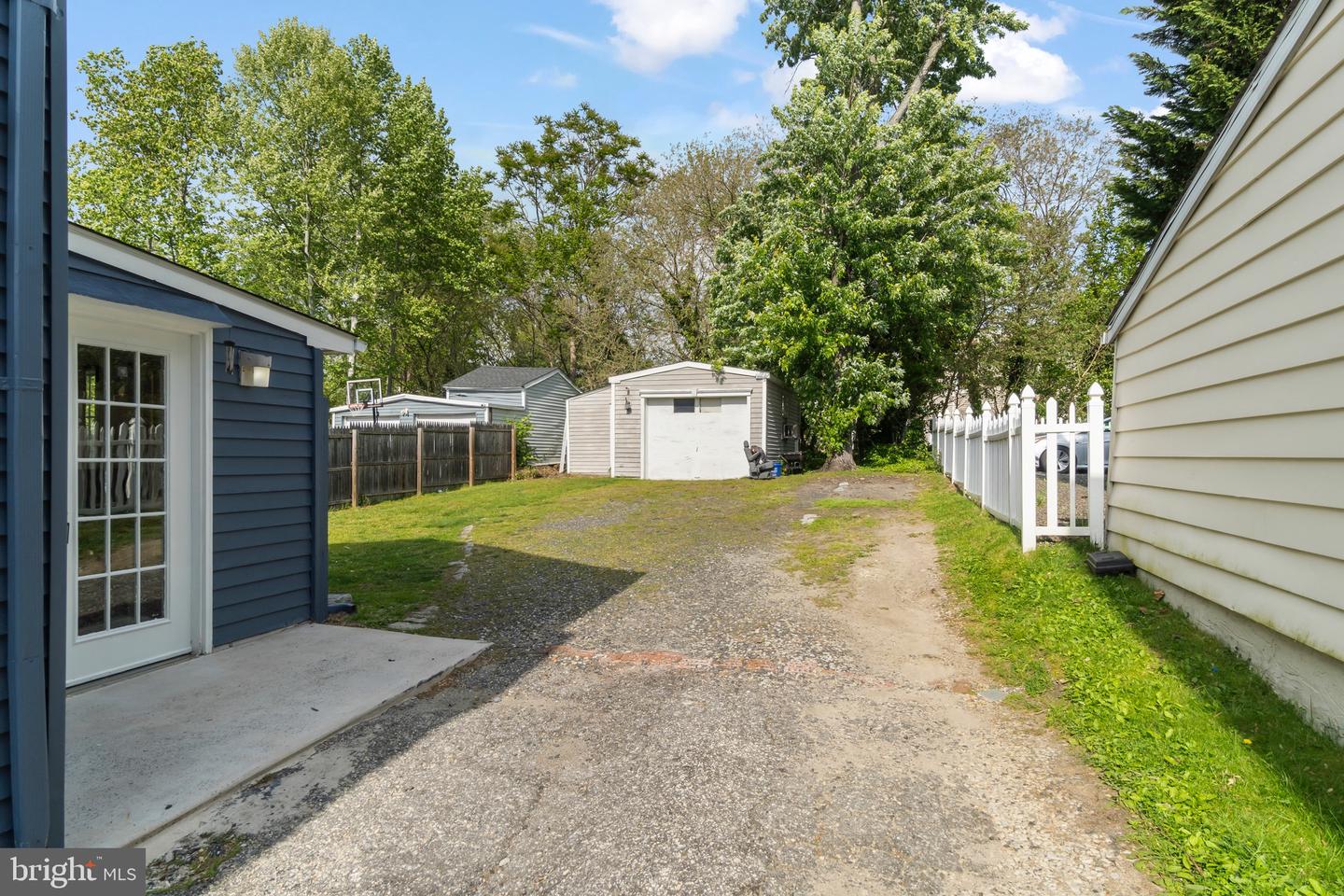 15 N Locust Ave Property Photo 27