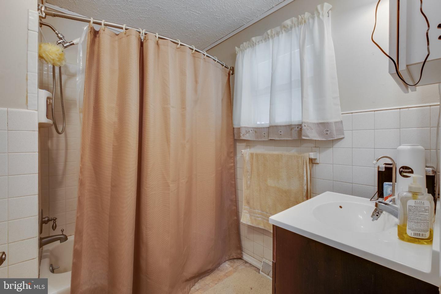 400 Hulme St Property Photo 14
