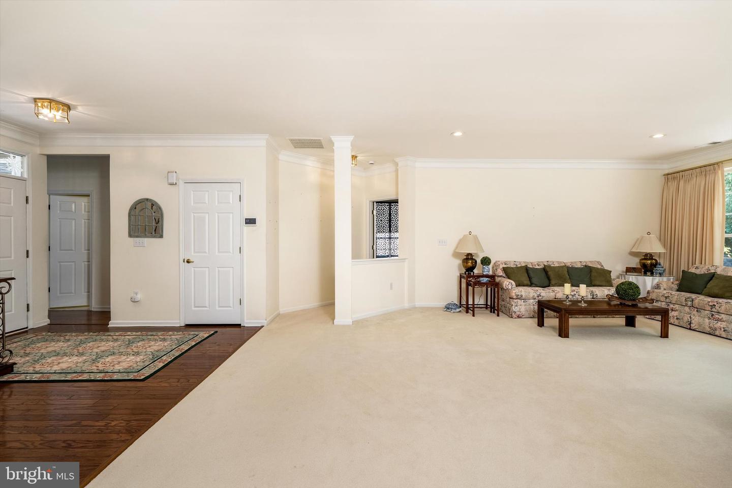 31 Barbary Ln Property Photo 5