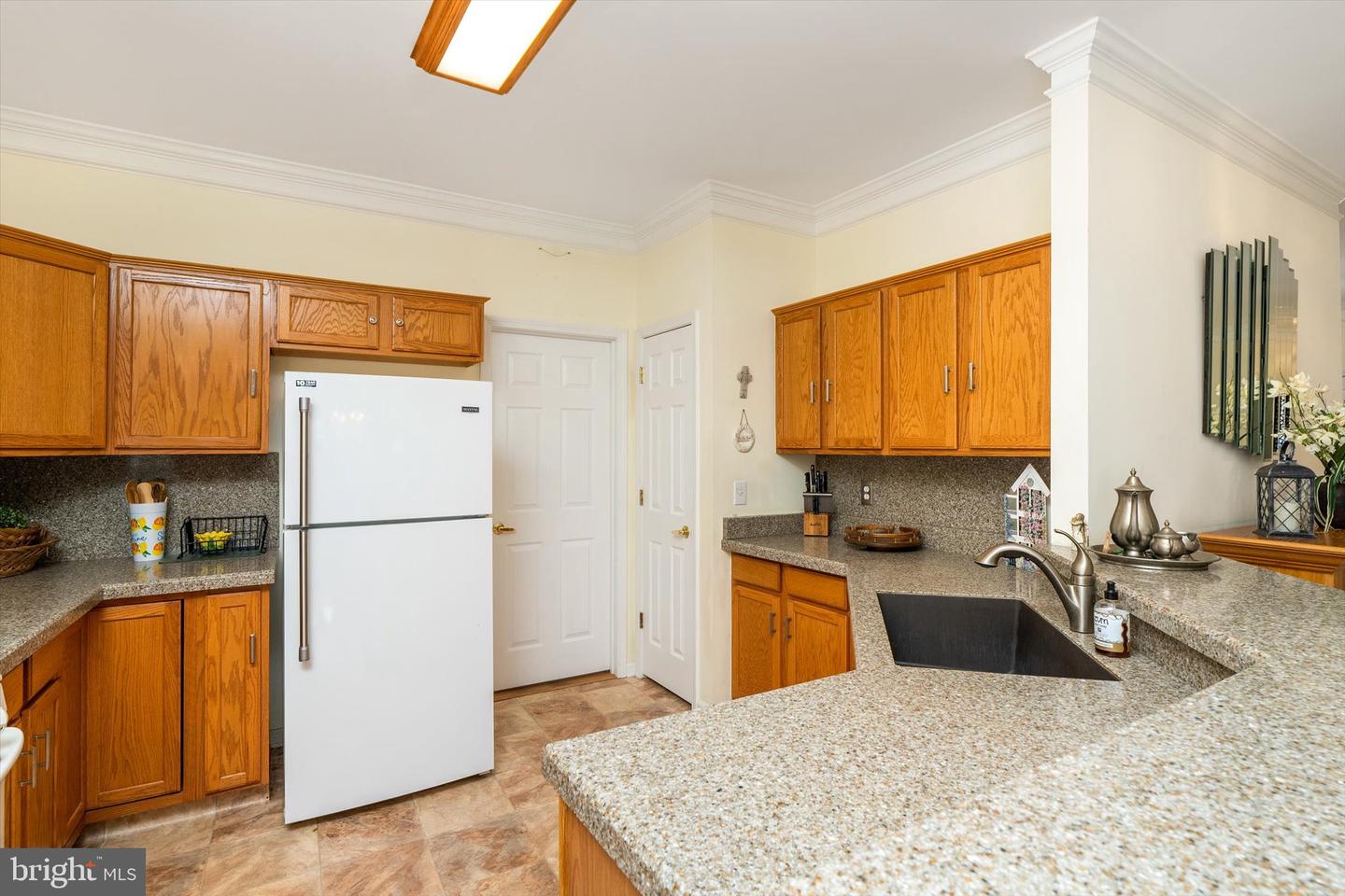 31 Barbary Ln Property Photo 8