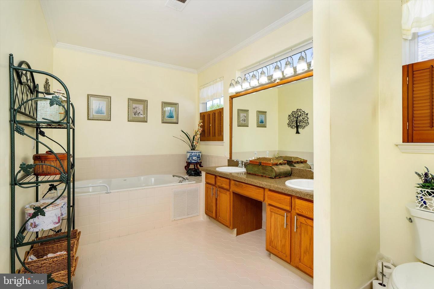 31 Barbary Ln Property Photo 14