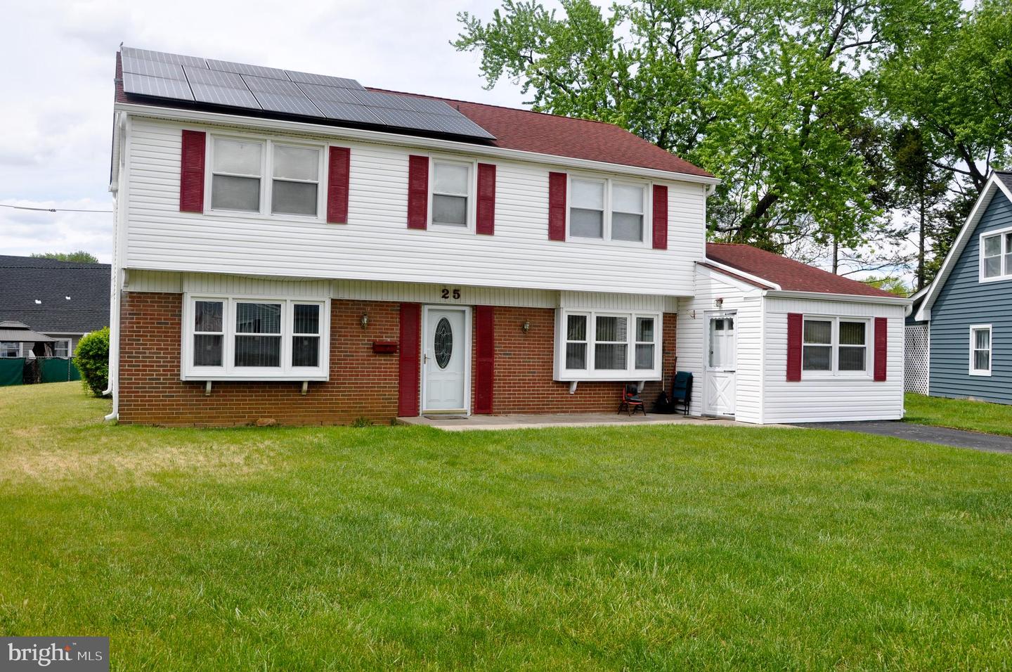 25 Huntington Ln Property Photo 1