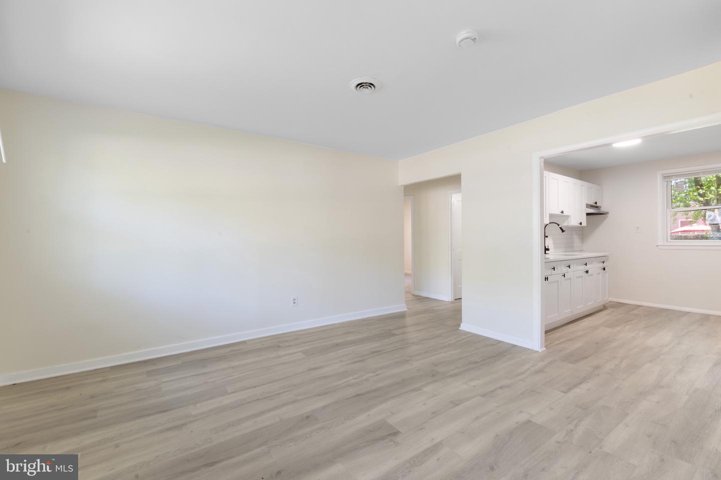 163 Kinsley Rd Property Photo 2