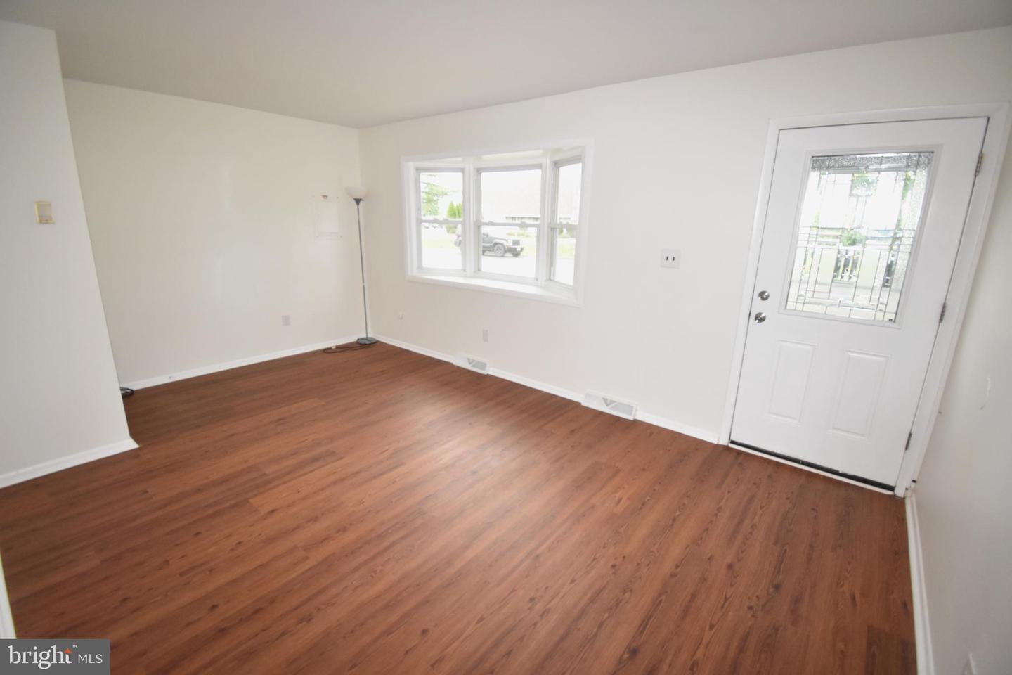 216 E Pearl St Property Photo 4