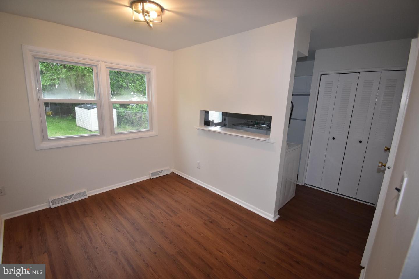 216 E Pearl St Property Photo 6