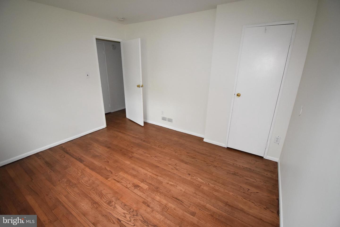 216 E Pearl St Property Photo 14
