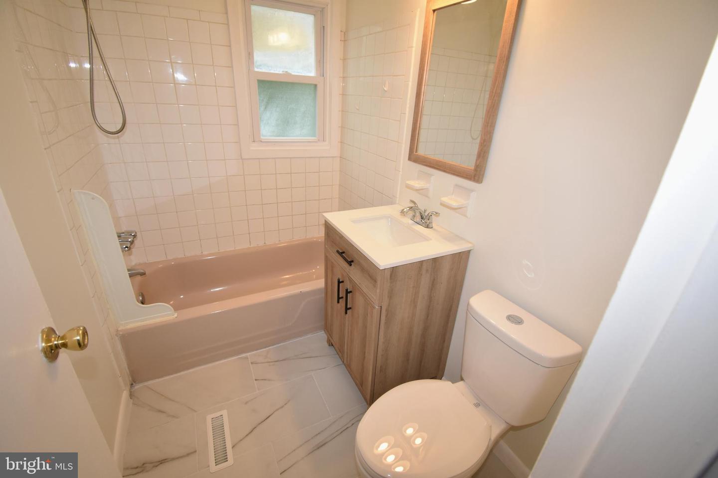 216 E Pearl St Property Photo 19