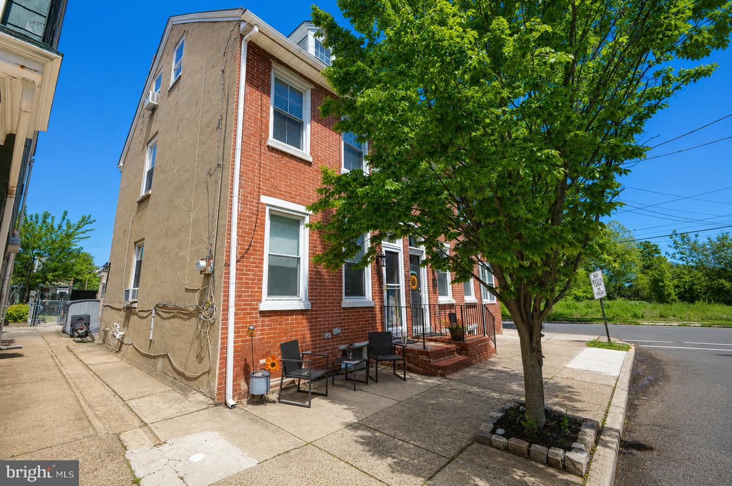 343 Penn St Property Photo 2