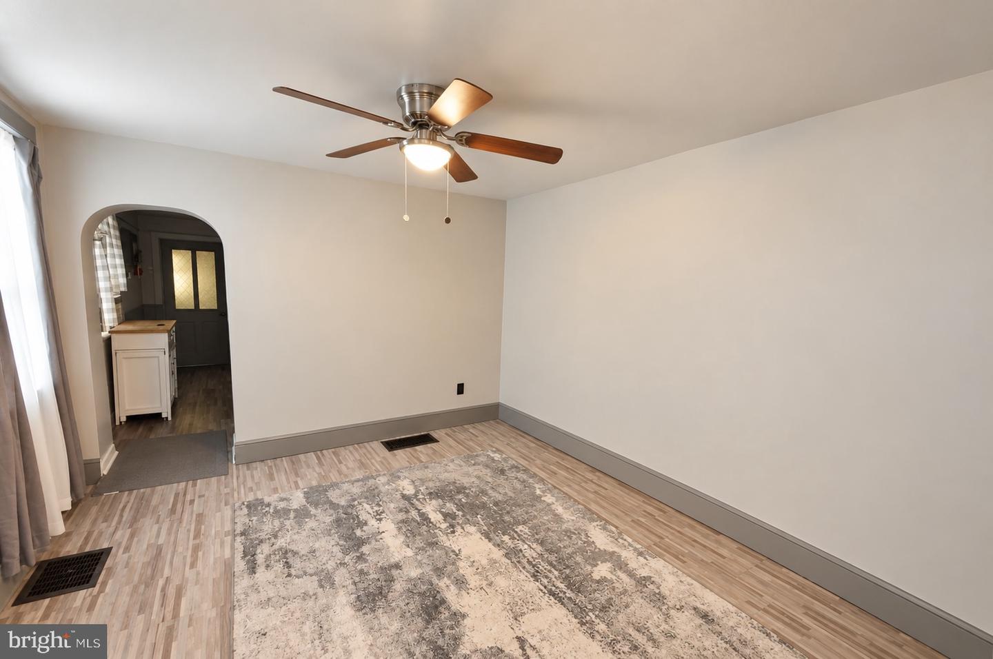 343 Penn St Property Photo 6