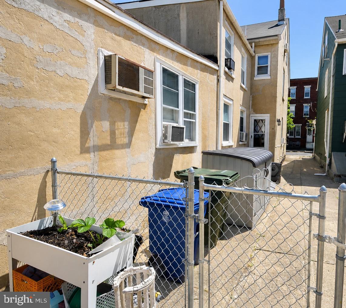343 Penn St Property Photo 20