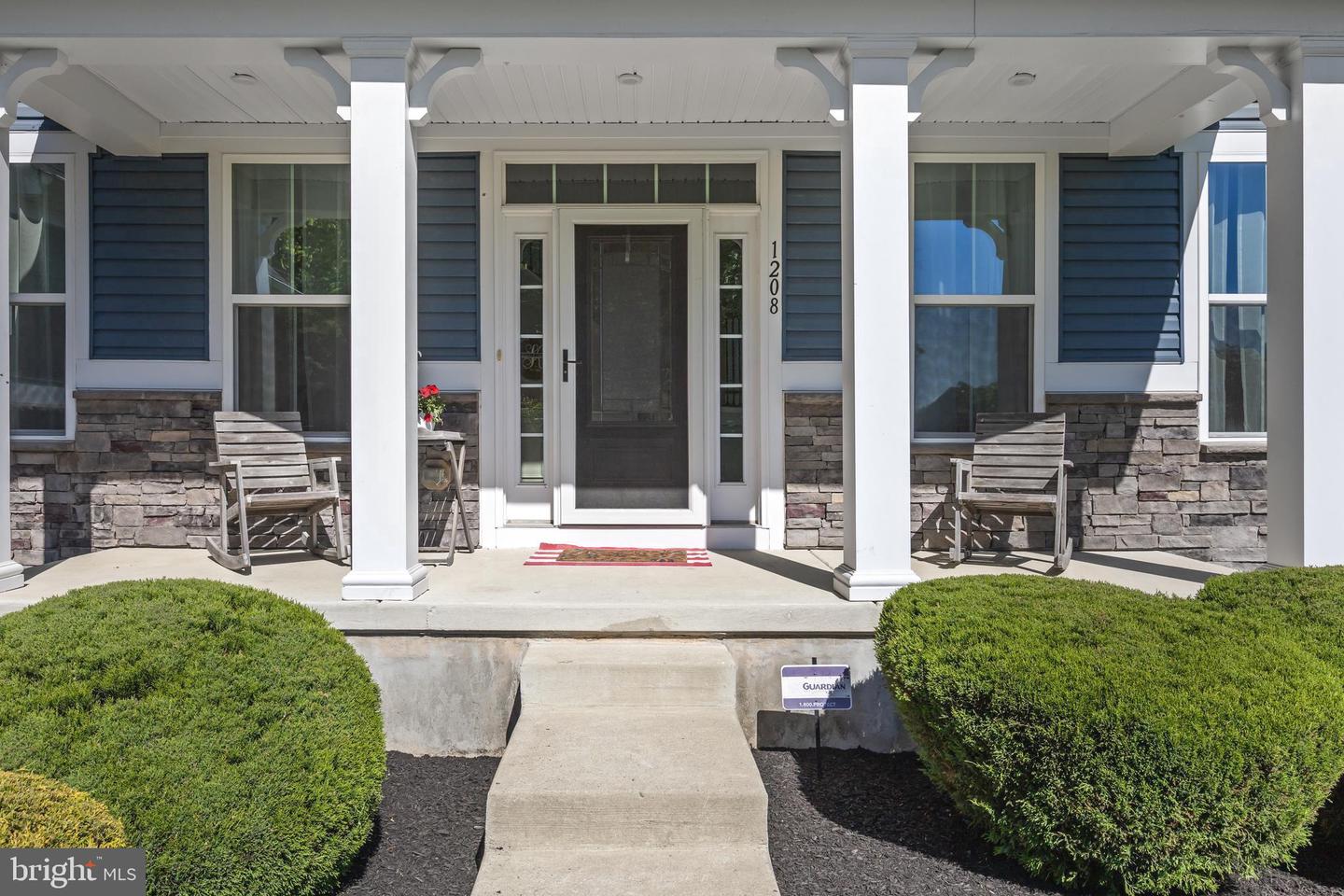 1208 Peach Tree Ct Property Photo 4