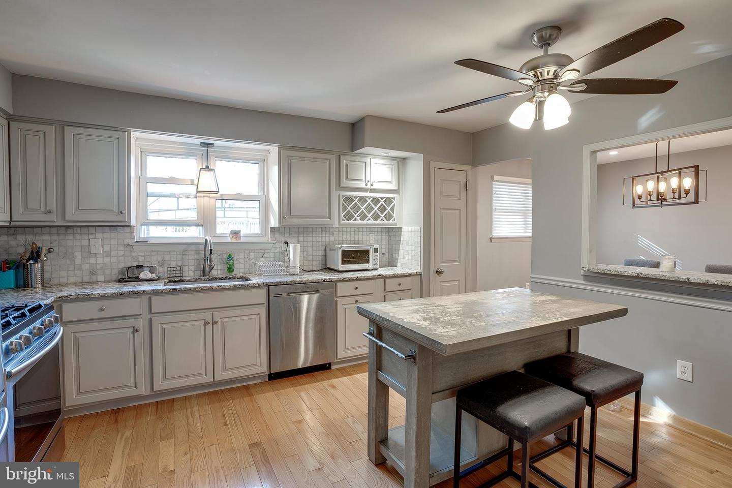 174 SCHOOLHOUSE LN