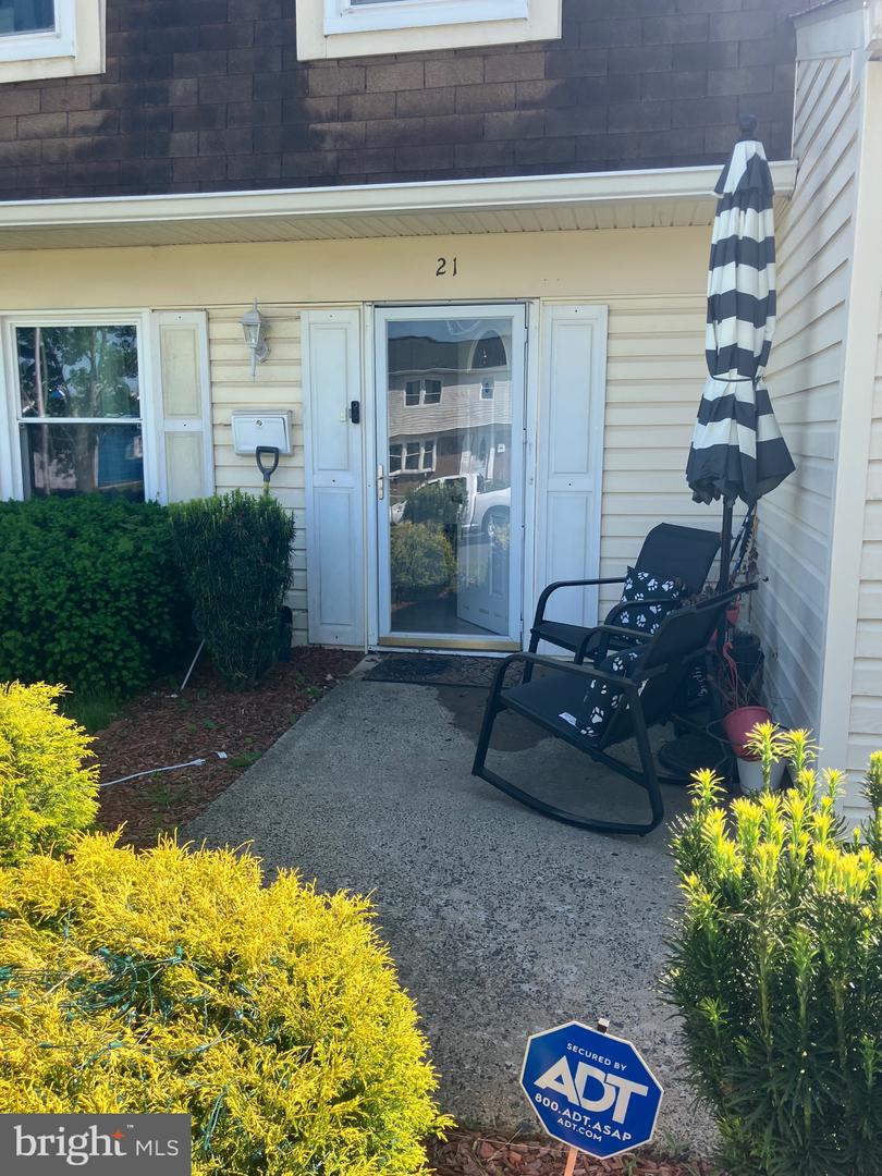 21 TRESCOTT LN