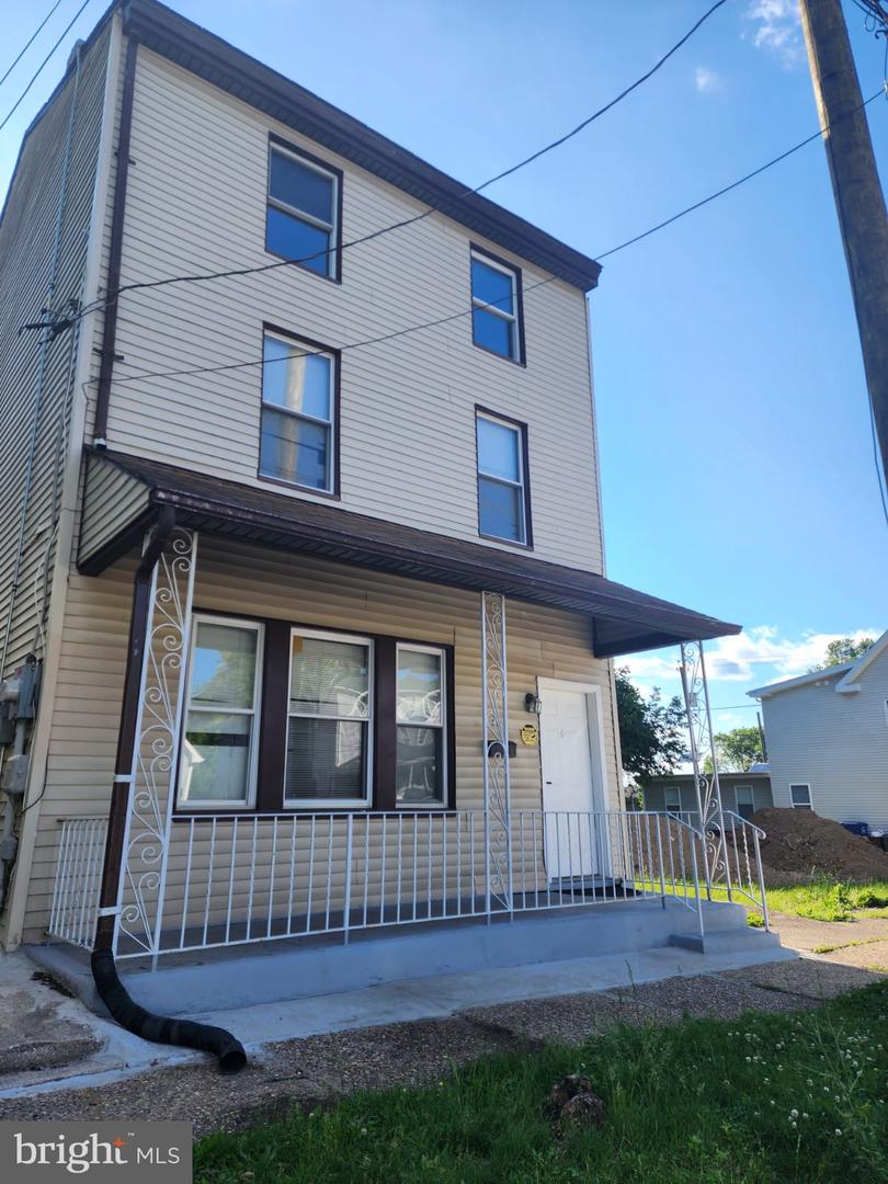 211 Broad St Property Photo 2