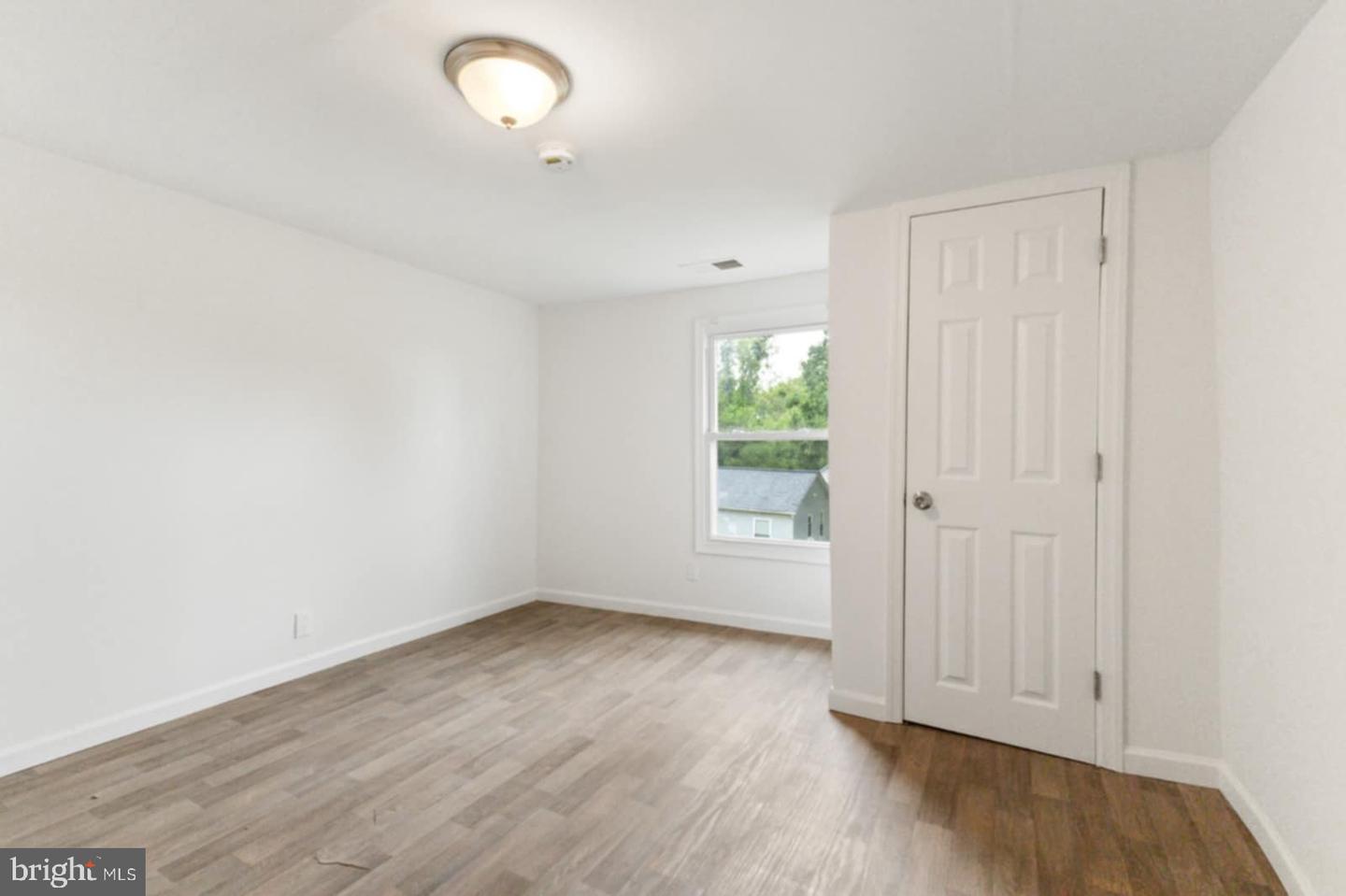 211 Broad St Property Photo 3