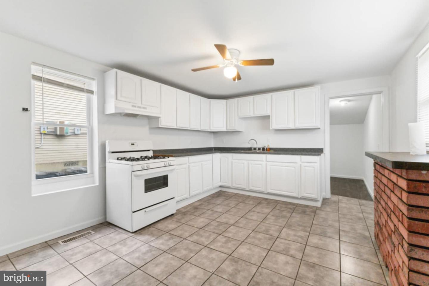 211 Broad St Property Photo 5