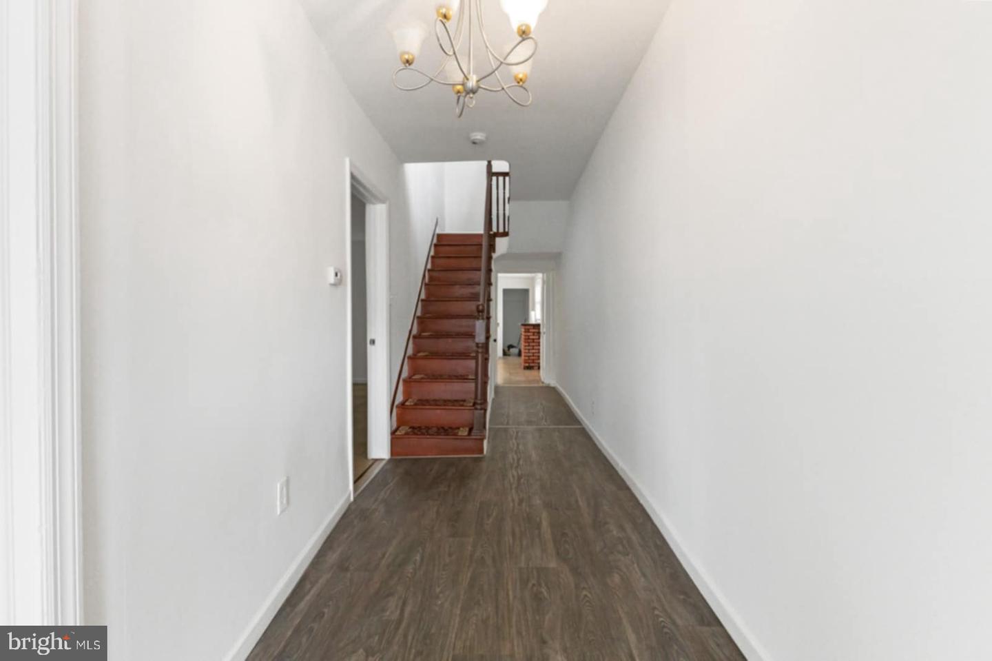 211 Broad St Property Photo 6