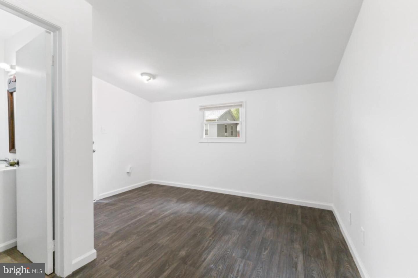 211 Broad St Property Photo 9