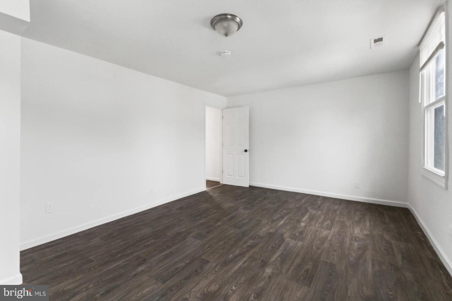 211 Broad St Property Photo 10