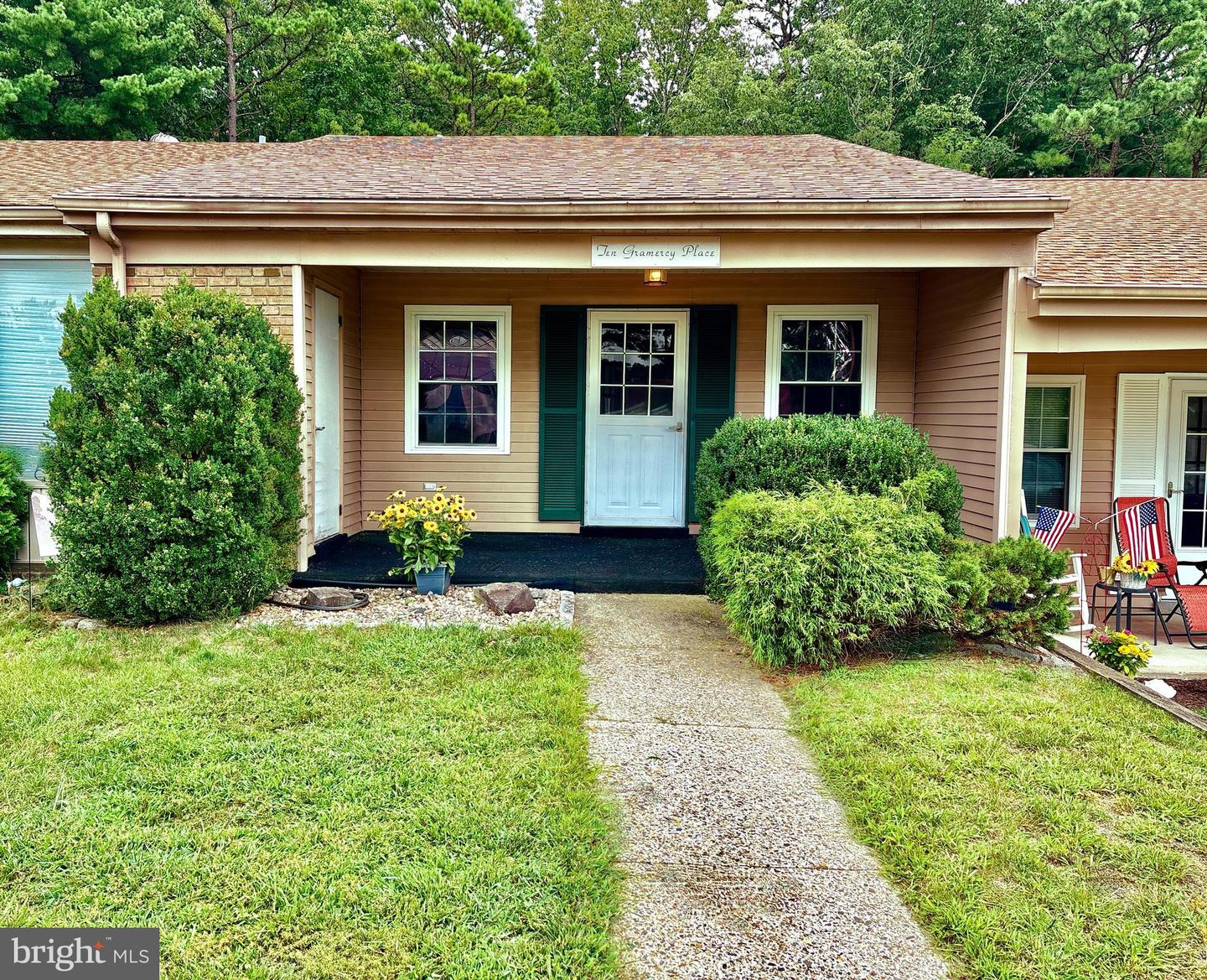 10 Gramercy Pl Property Photo 1