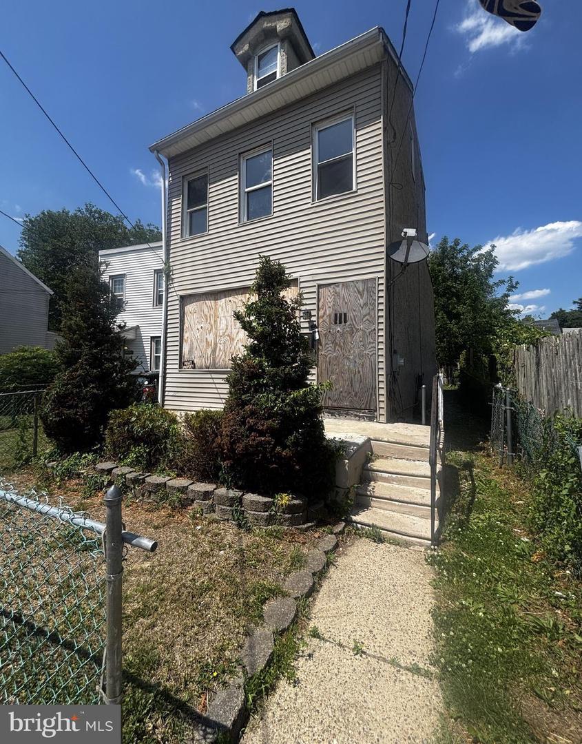 111 Belmont St Property Photo 1