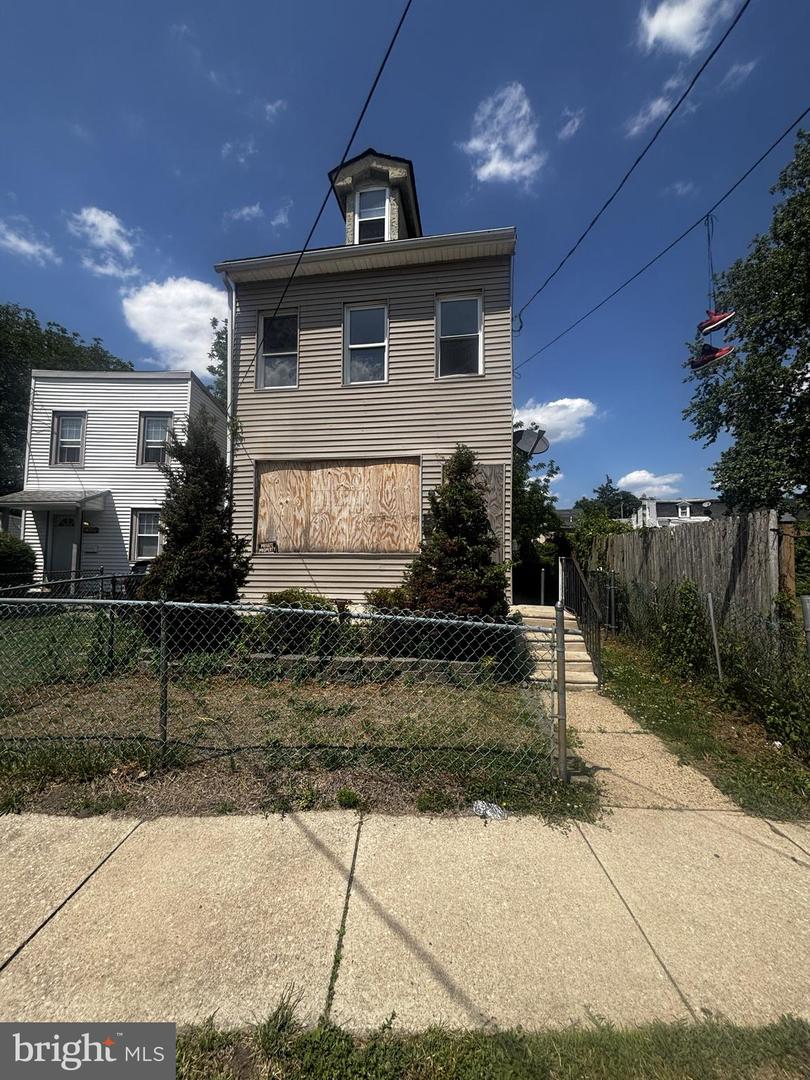 111 Belmont St Property Photo 2