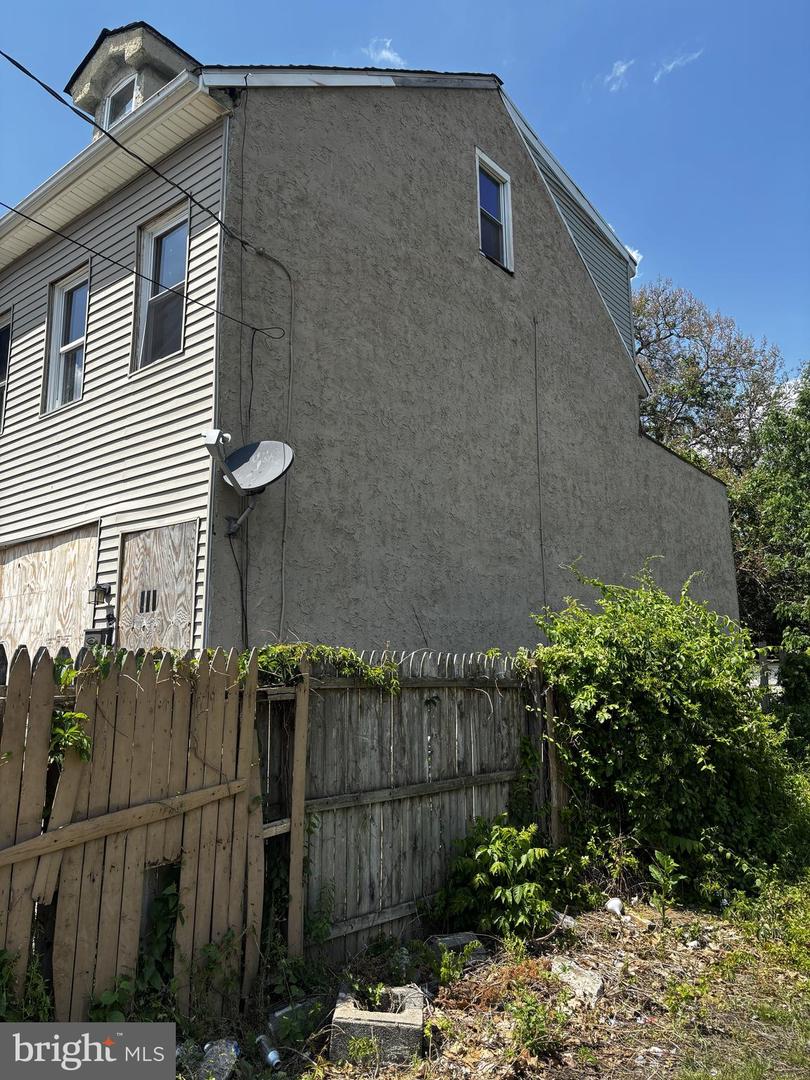 111 Belmont St Property Photo 3