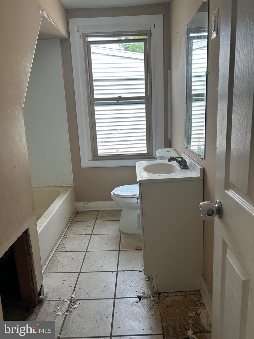 111 Belmont St Property Photo 11
