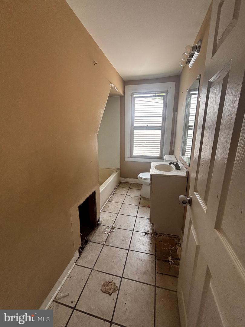 111 Belmont St Property Photo 12