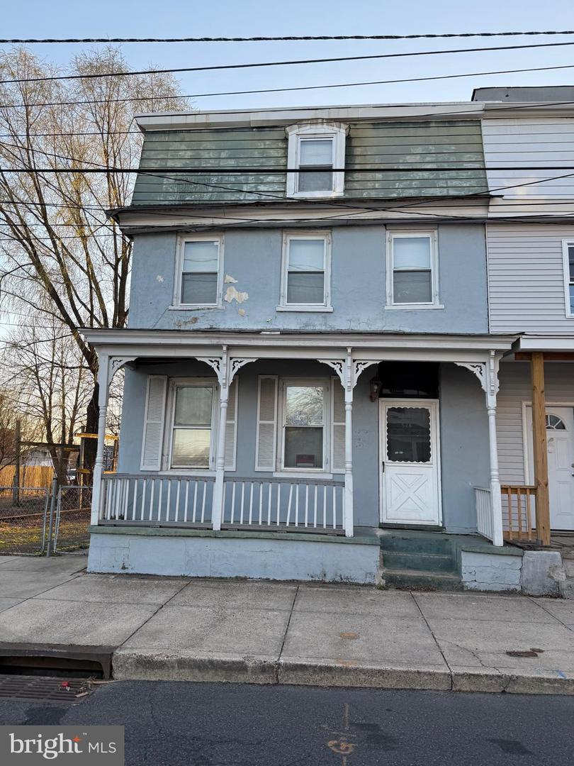526 YORK ST Property Photo 1