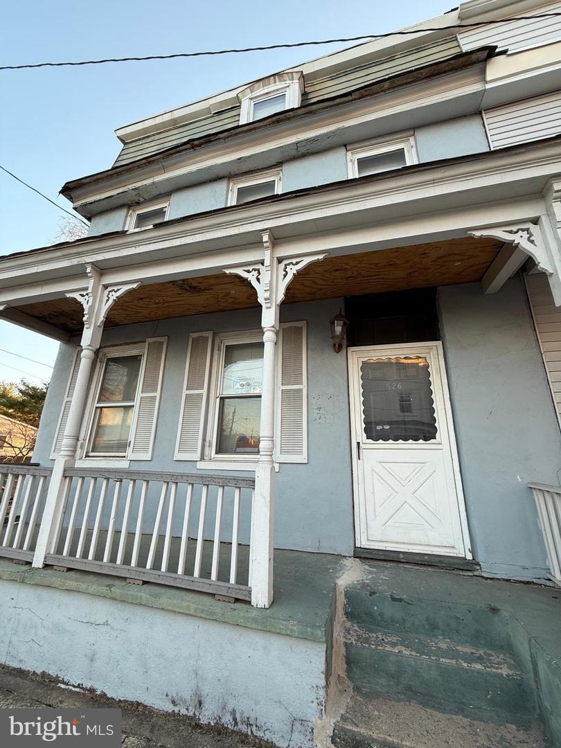 526 York St Property Photo 2