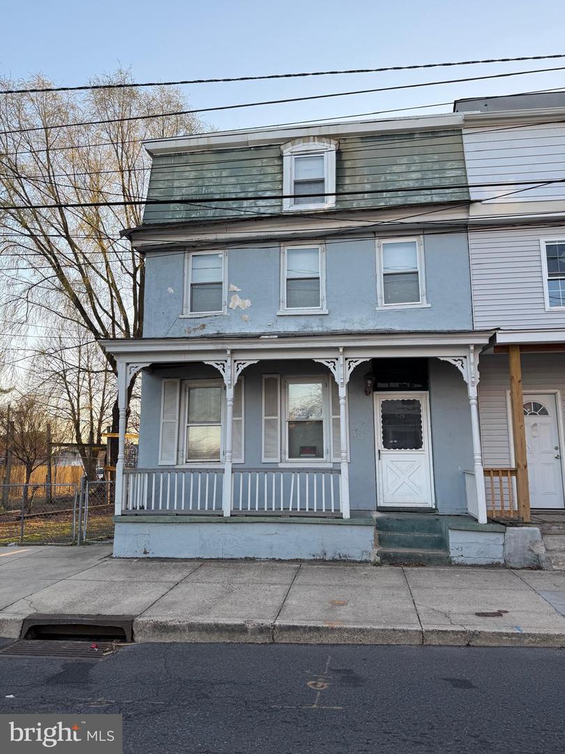 526 York St Property Photo 3