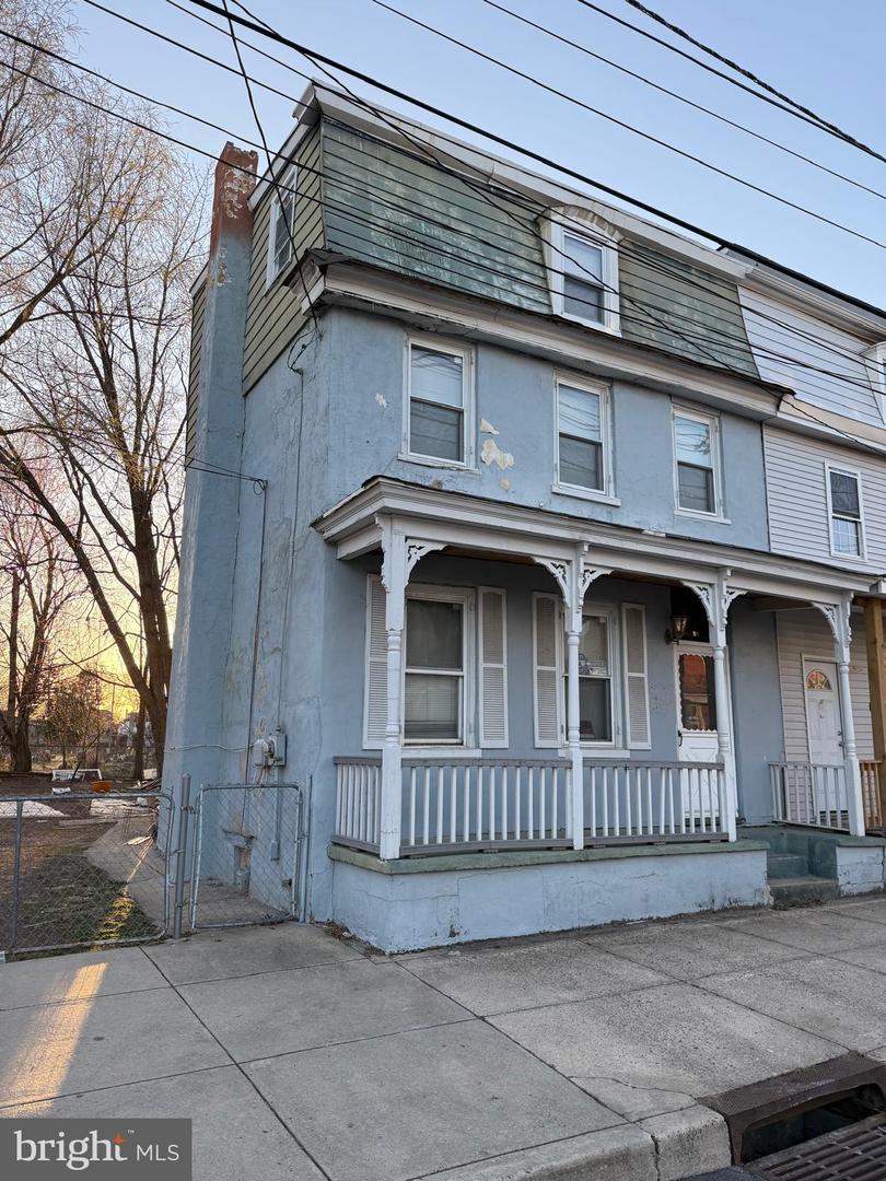 526 York St Property Photo 4