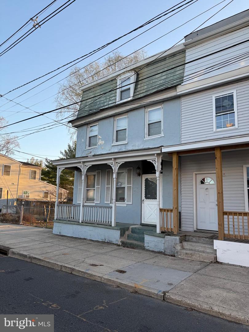 526 York St Property Photo 5