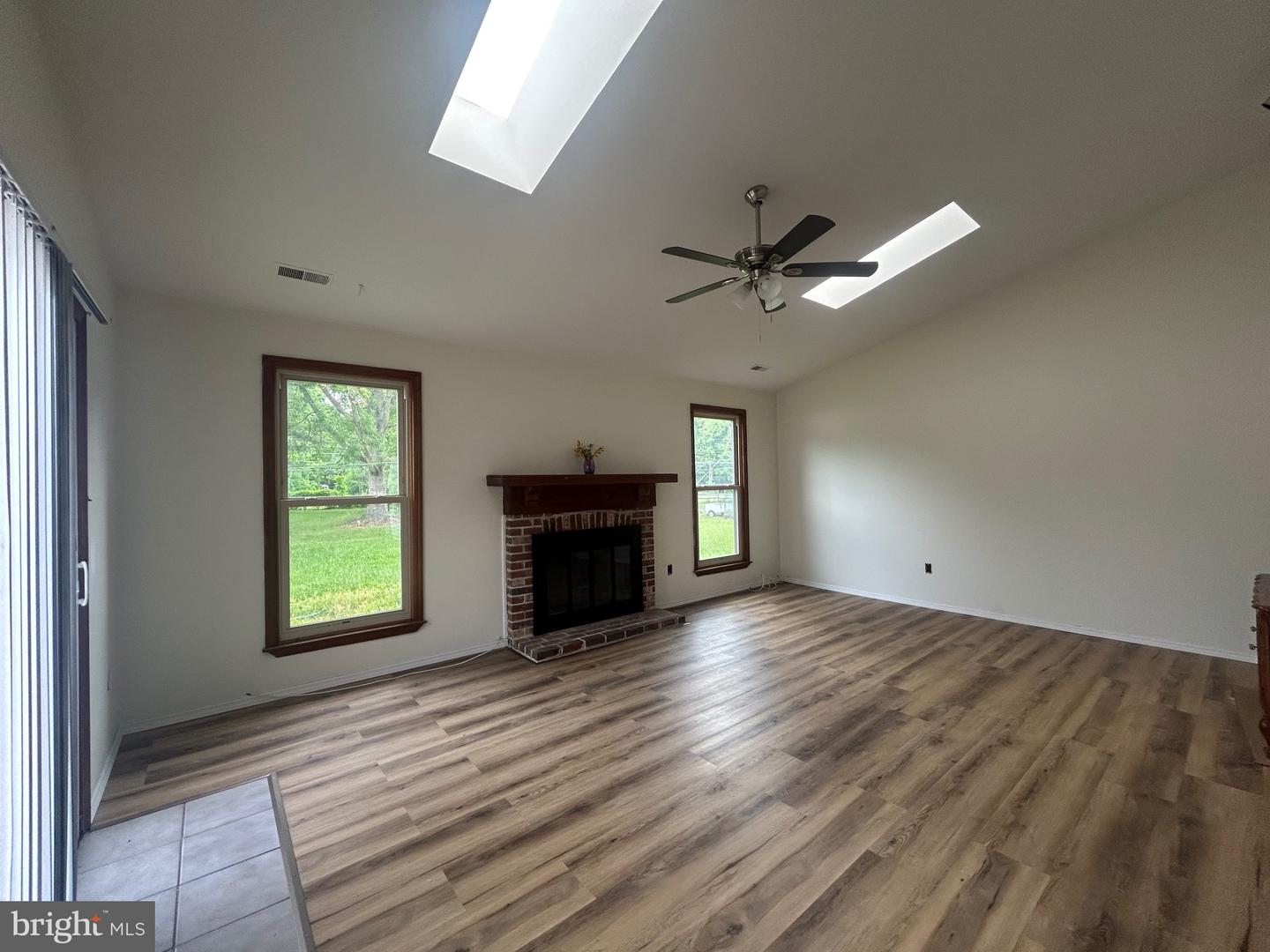 23 Lawrence Ln Property Photo 6