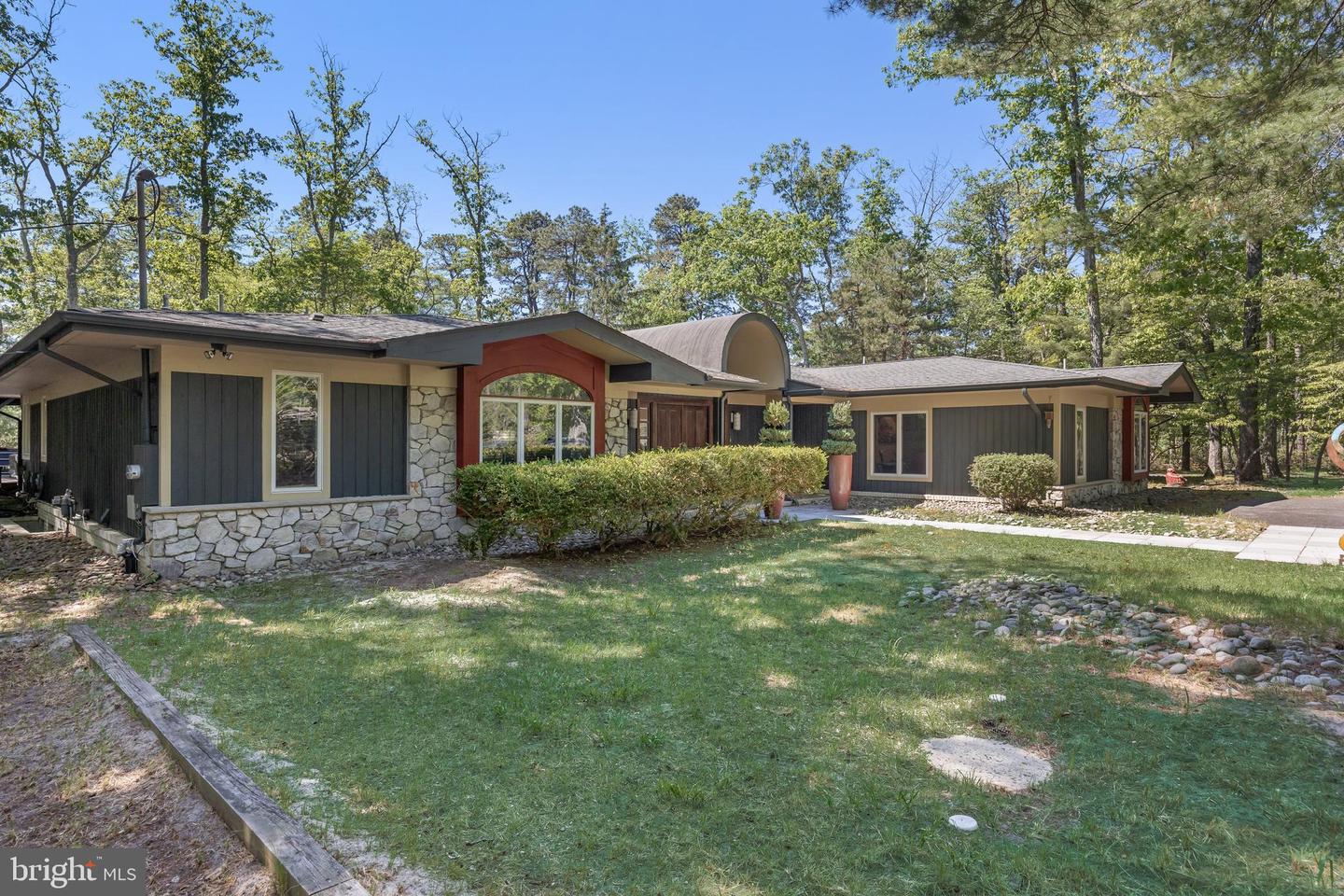 1 Braddocks Mill Ct Property Photo 2