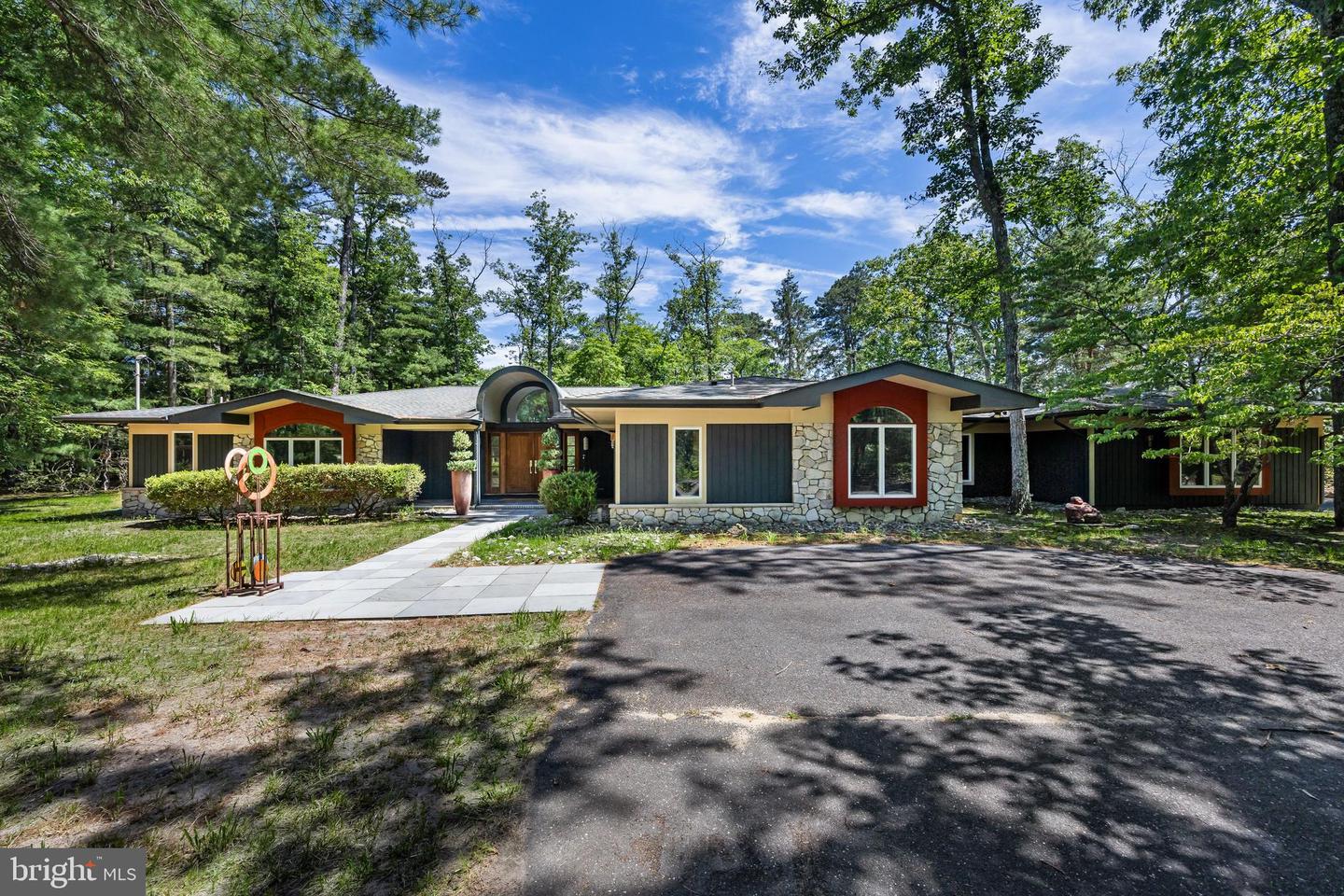 1 Braddocks Mill Ct Property Photo 3