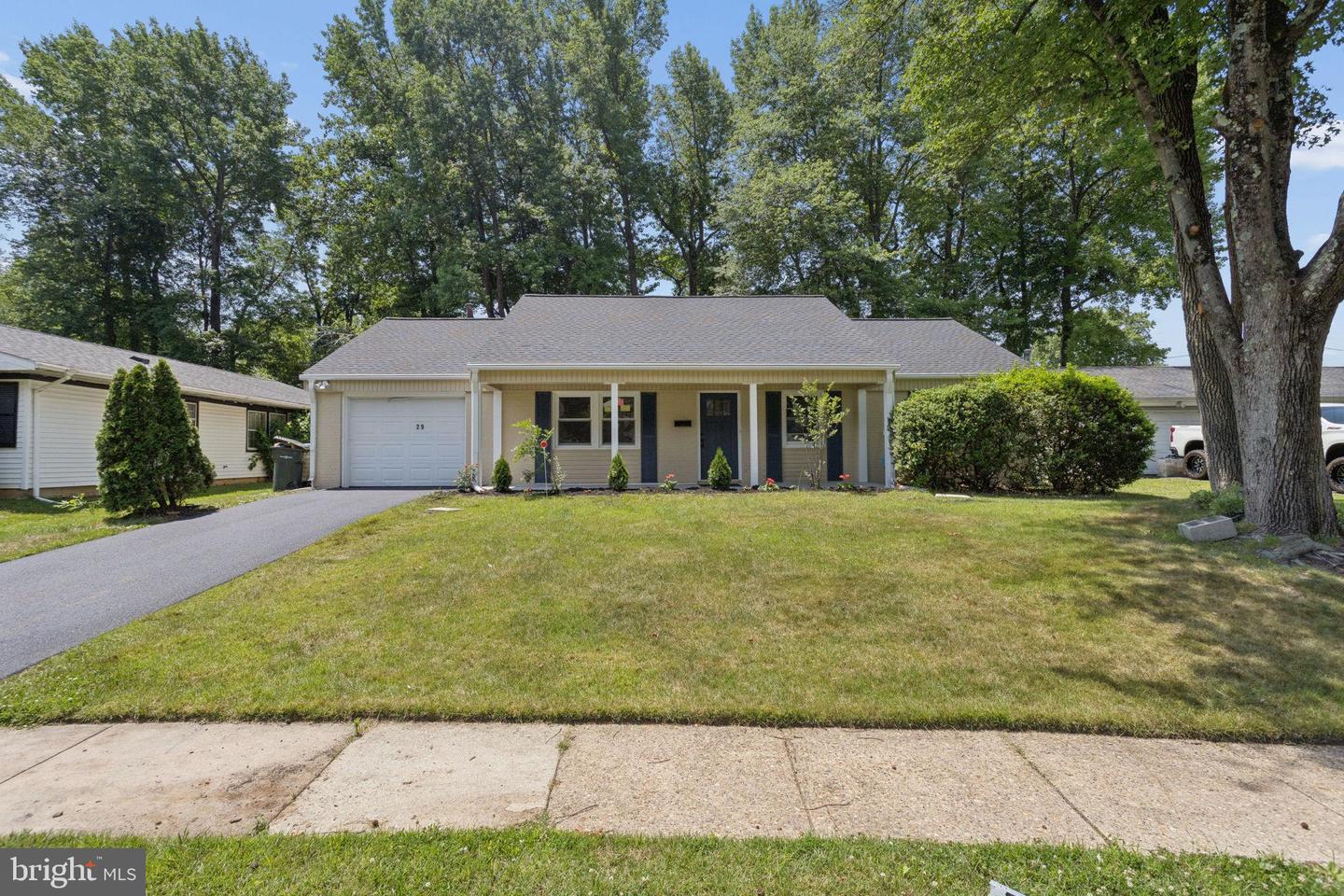 29 Executive Ln Property Photo 2